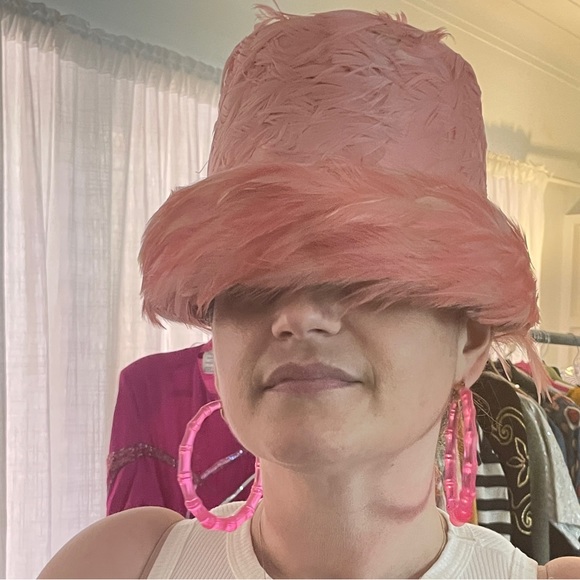 Mid century pink feathered hat - Picture 7 of 7